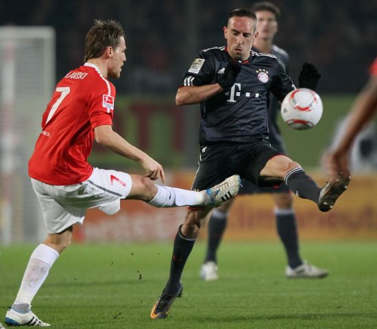 幕后助力决 幕后助力决